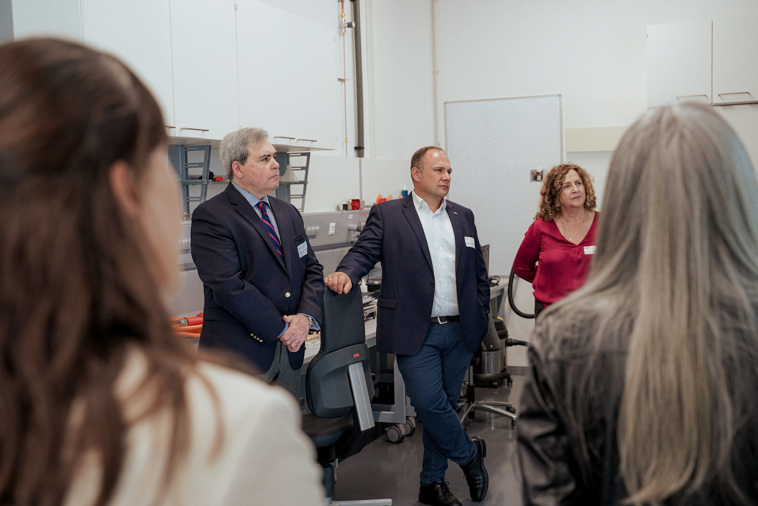 Besuch der uruguayischen Delegation bei Fraunhofer IEE in Kassel